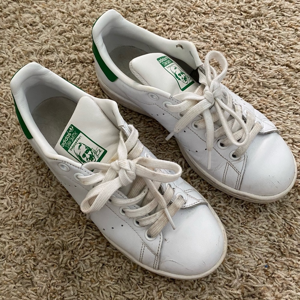 Gently Worn Stan Smith Adidas Size 6.5 (I’m a 7.5 and they fit perfectly)
